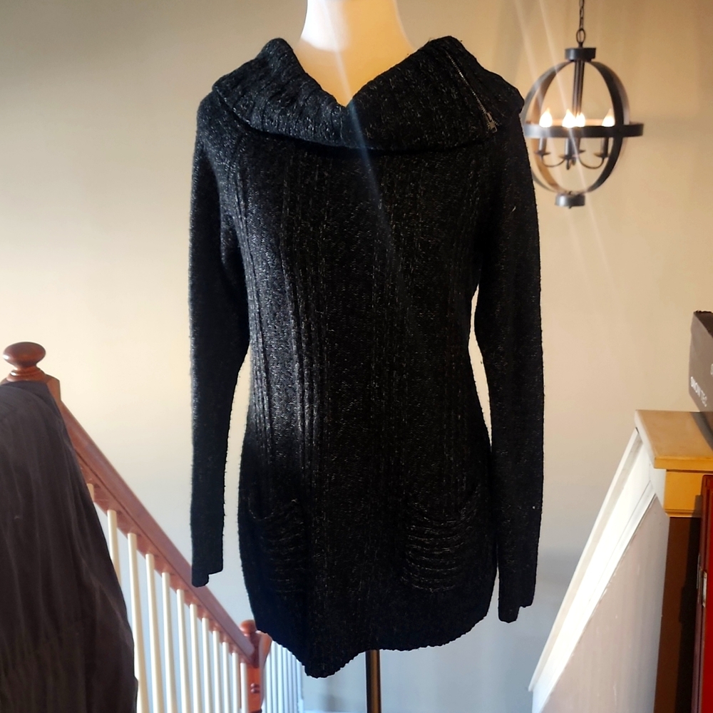 Pocketed Sweater with a zipper neck